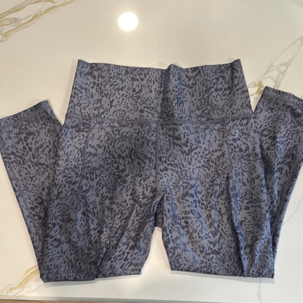 Athleta Purple/Gray Animal Print Capri Leggings Size Large Tall
